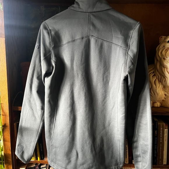 Never worn Helly Hansen half-zip pullover - Picture 2 of 3